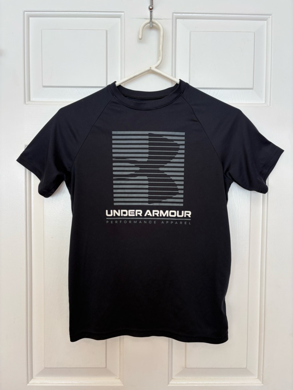 Under Armour Activewear YLG Black T-shirt Size Youth Large